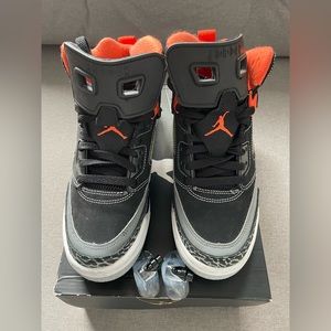 Jordan Spizike black/orange size 5.5Y